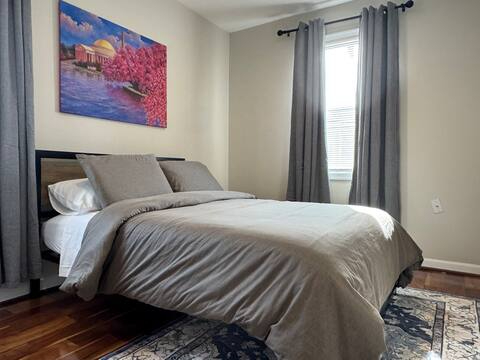 Capitol Hill - Easy Metro Access & Free Parking - Photo 10