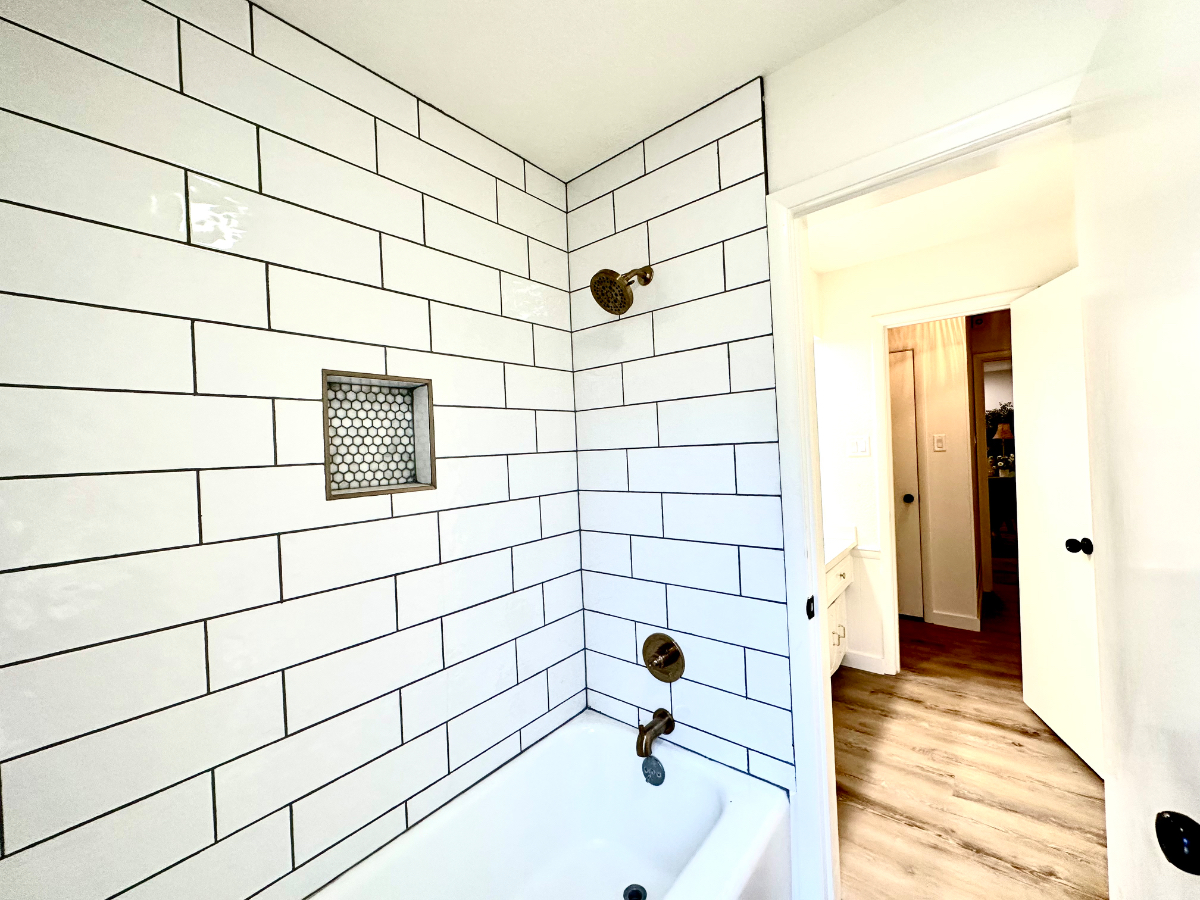 Recently updated 4BR-2BA in quite neighborhood and centrally located - Photo 9