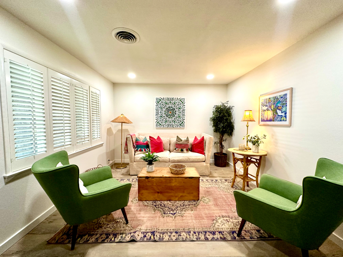 Recently updated 4BR-2BA in quite neighborhood and centrally located - Photo 1