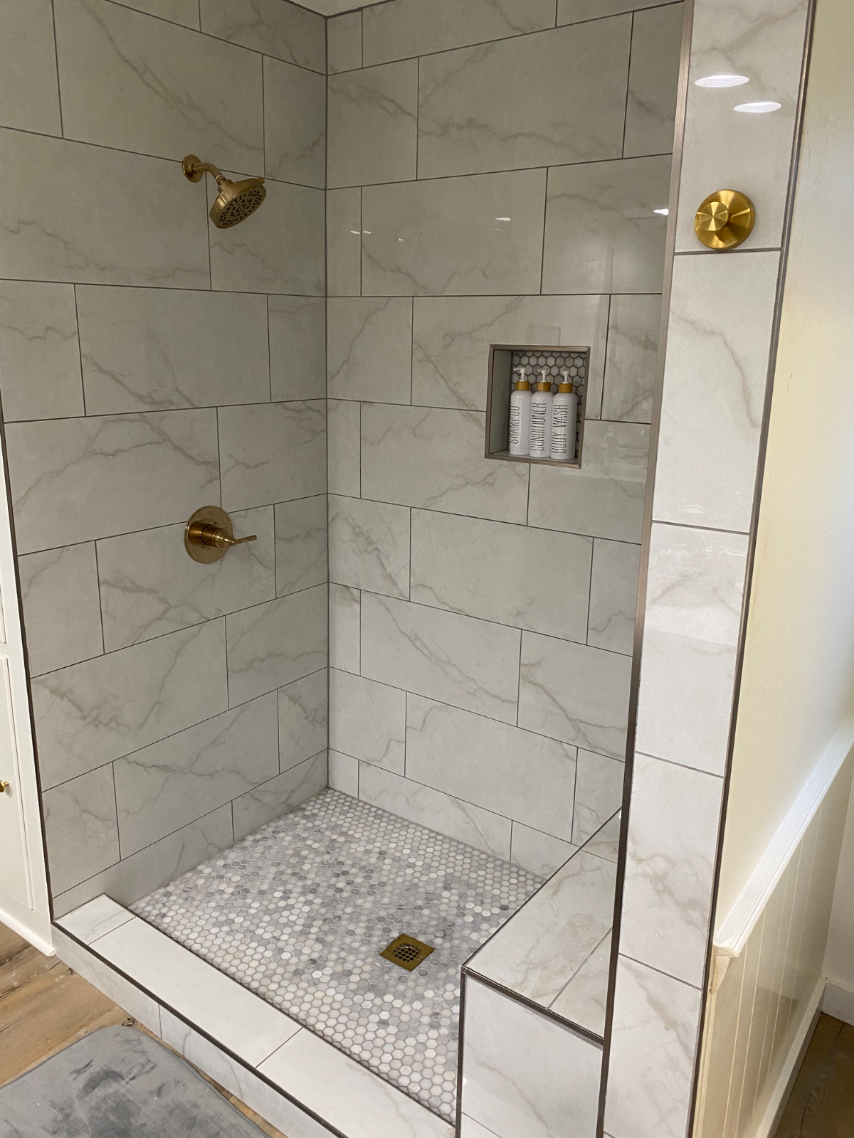 Recently updated 4BR-2BA in quite neighborhood and centrally located - Photo 7