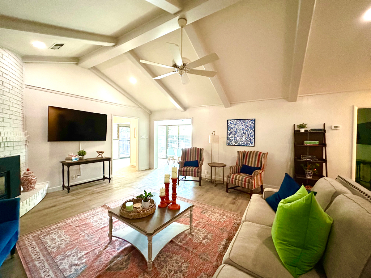 Recently updated 4BR-2BA in quite neighborhood and centrally located - Photo 3