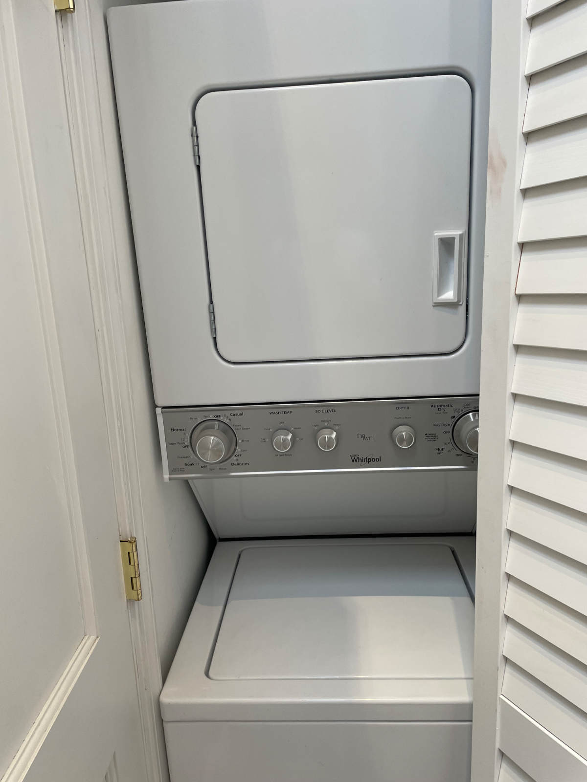 2 spacious bedrooms and large private enclosed Den - Photo 4