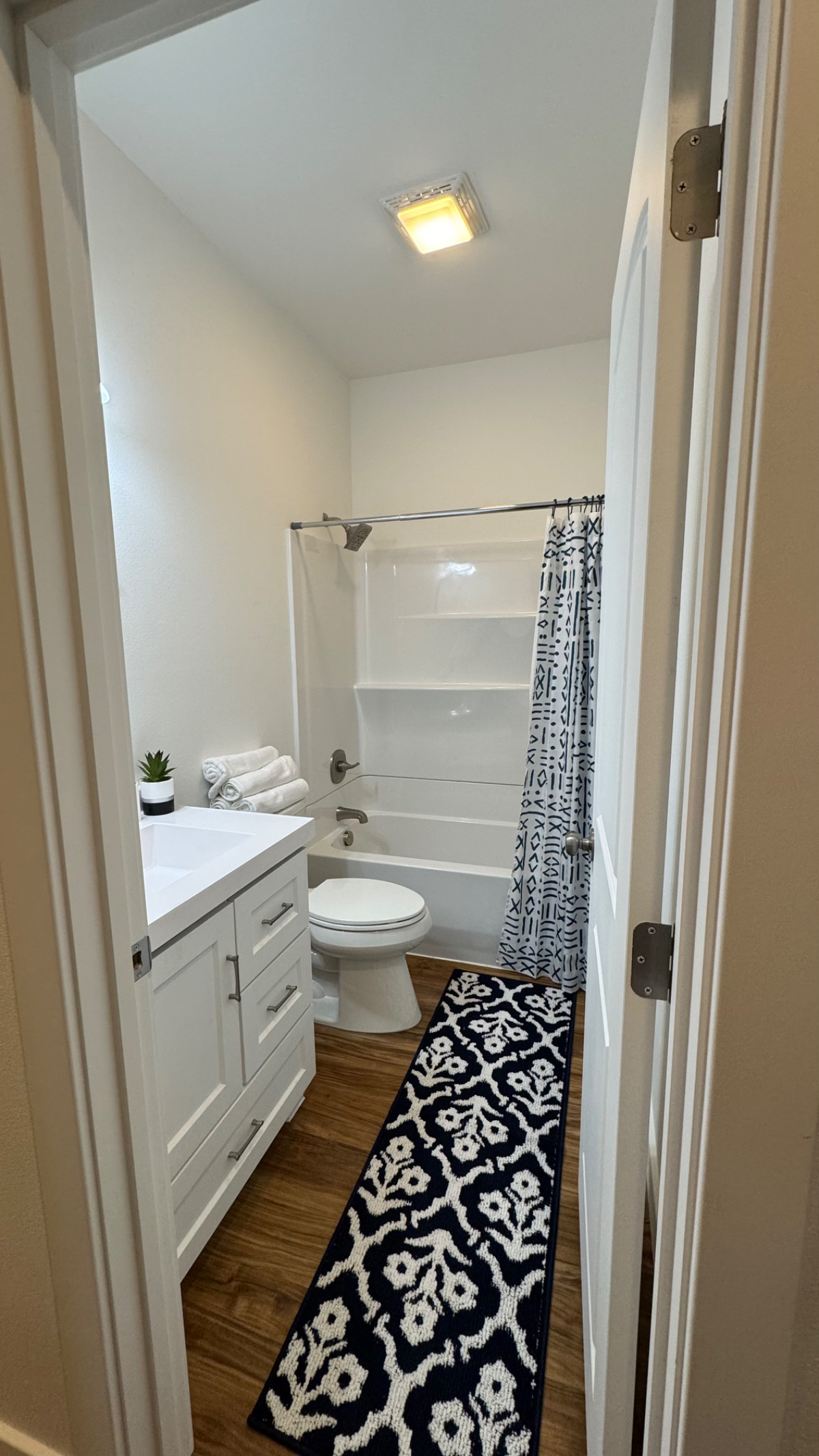 Modern Chic, New Build - Photo 9