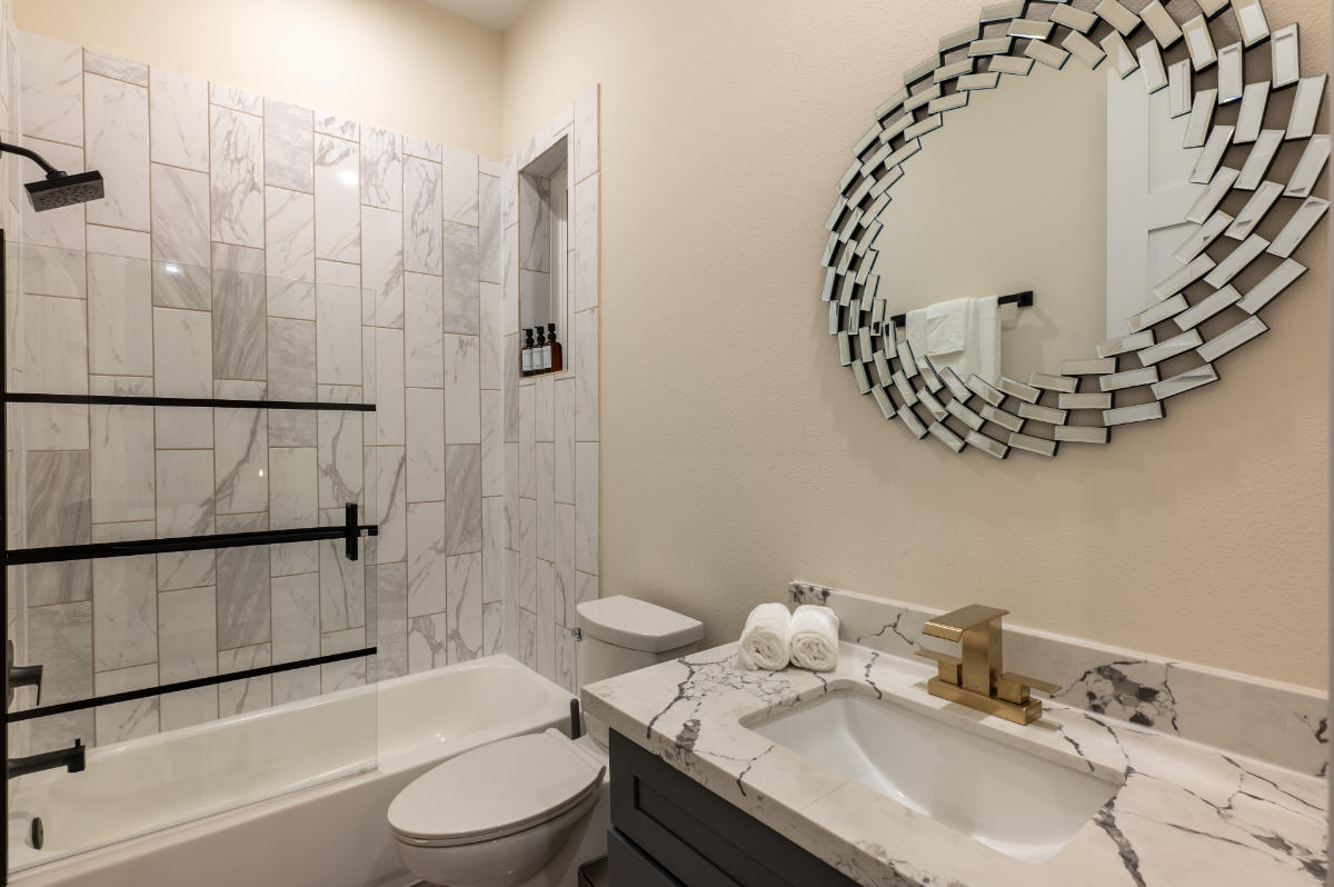 Vibrant Luxury Retreat 4 - Story Haven w/ Rooftop - Photo 2