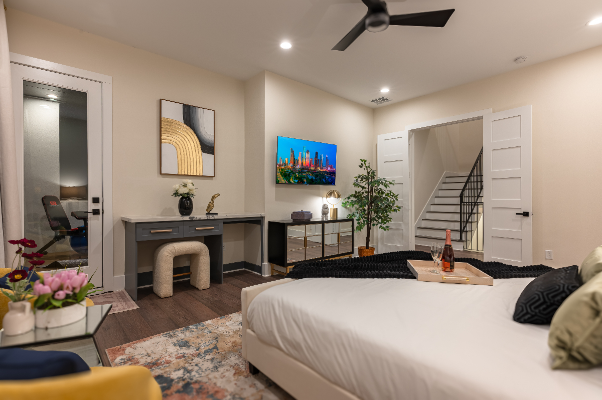 Vibrant Luxury Retreat 4 - Story Haven w/ Rooftop - Photo 11