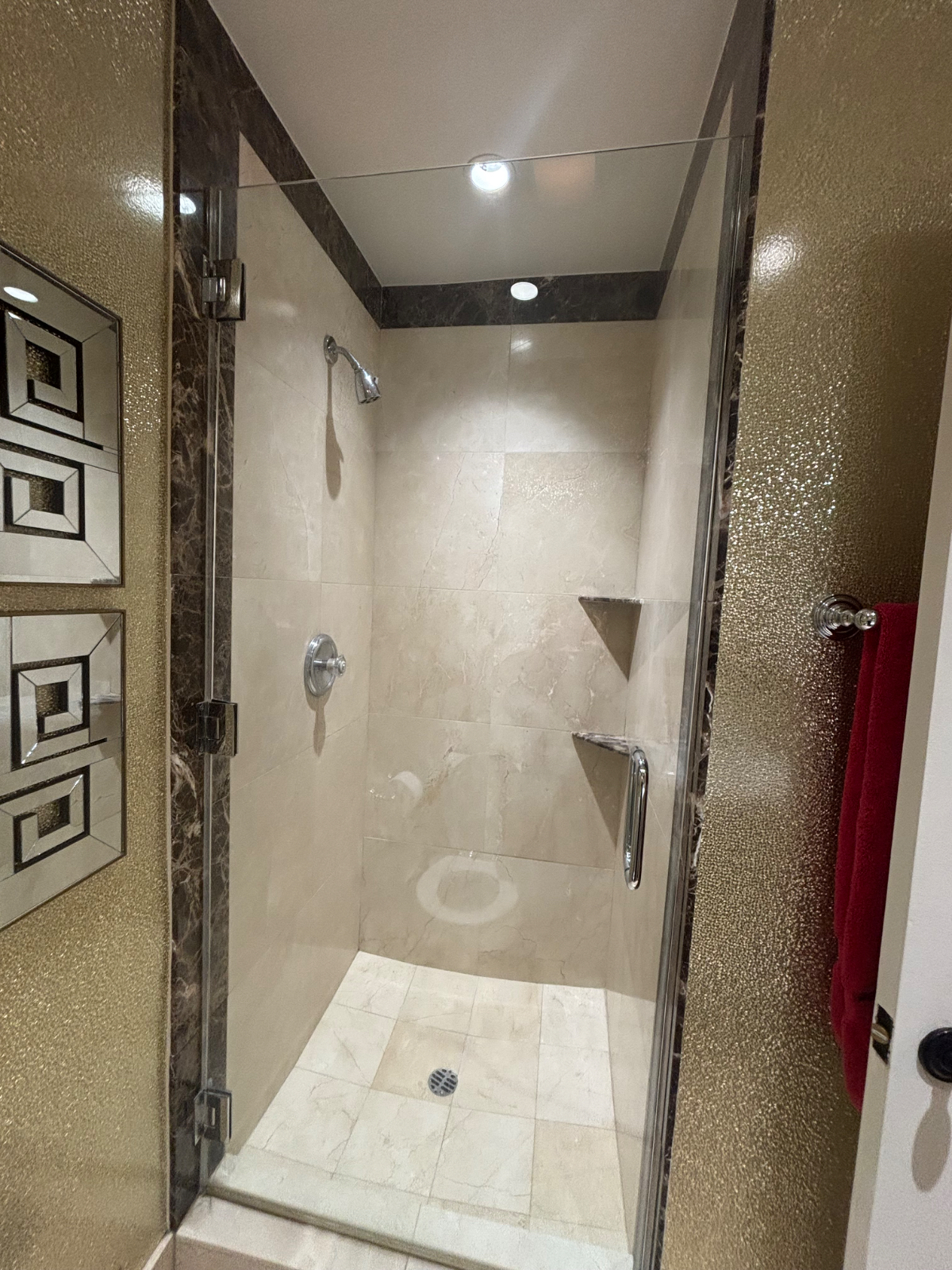 Luxury Condo in the best location- Brentwood - Photo 6