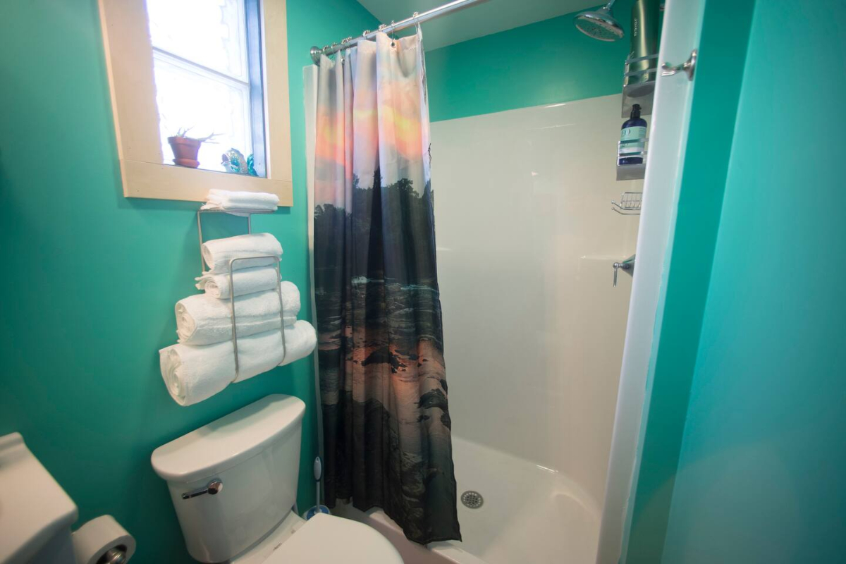 Tiny House, Walk to UVMMC, Available 12/1/26-4/30/27, 1900/month, 1 person - Photo 3