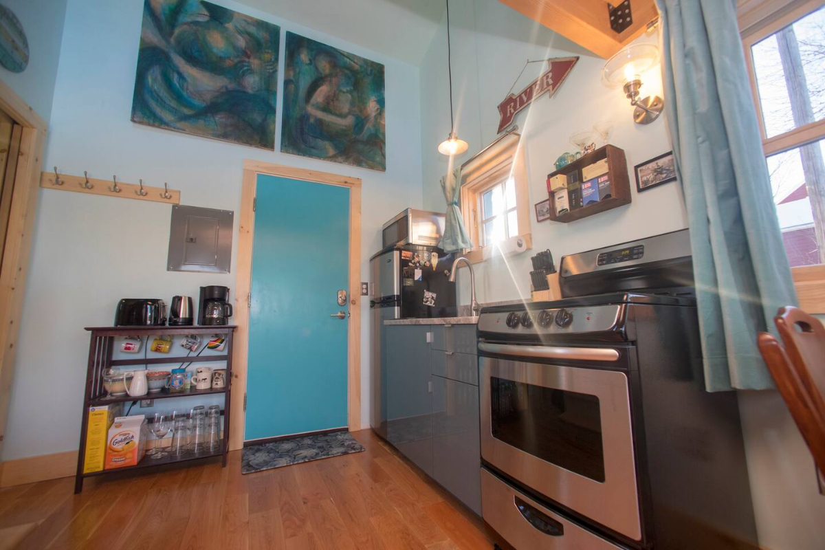 Tiny House, Walk to UVMMC, Available 12/1/26-4/30/27, 1900/month, 1 person - Photo 5