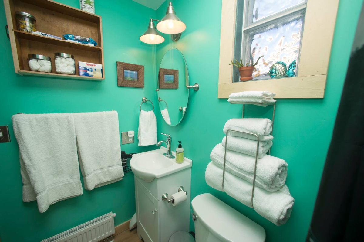 Tiny House, Walk to UVMMC, Available 12/1/26-4/30/27, 1900/month, 1 person - Photo 4