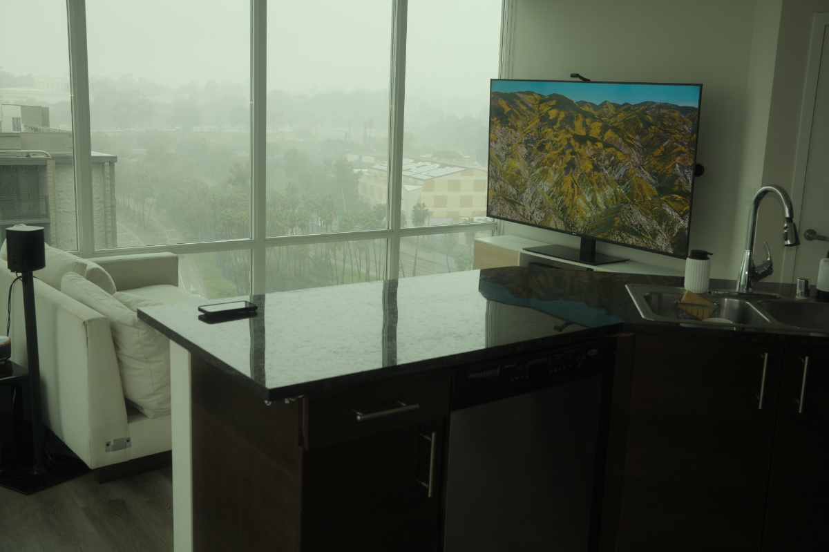 Modern Downtown Oasis- Floor to Ceiling Views, Premium Amenities, 85 inch Sony TV & Sonos Surround Sound - Photo 4
