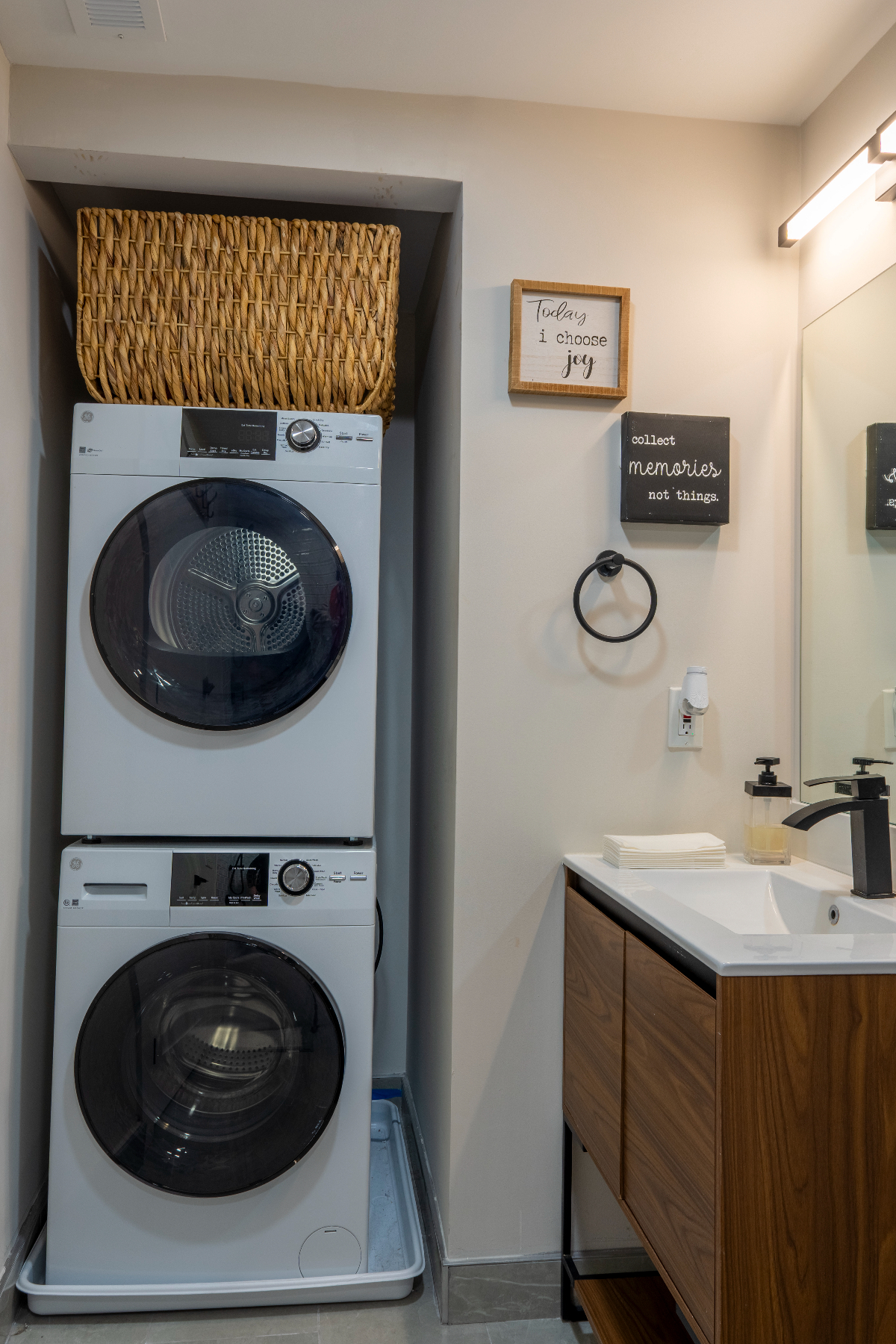 Modern One-Bedroom Condo Near Capitol Hill - Photo 6