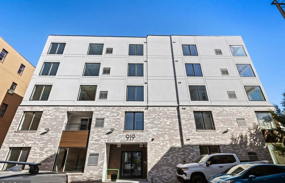 Modern One-Bedroom Condo Near Capitol Hill - Photo 11