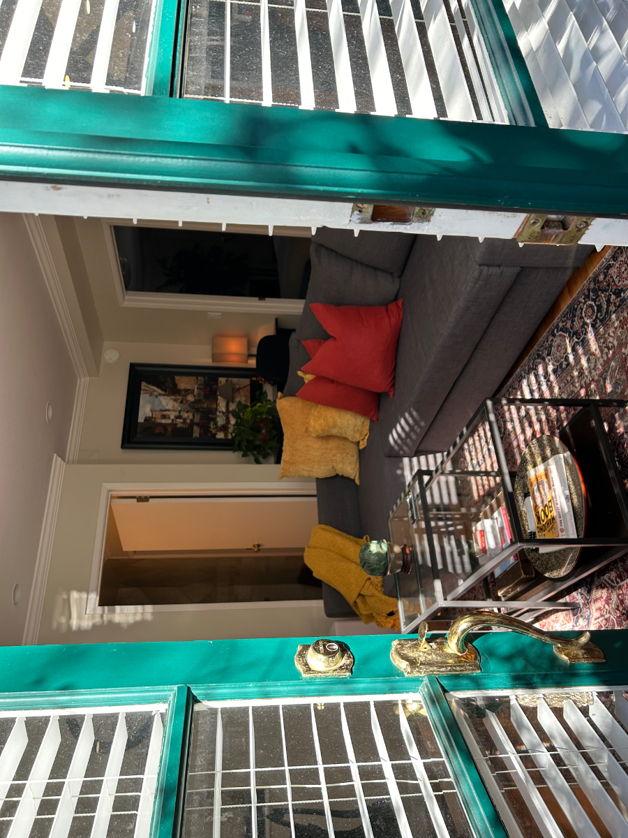 Furnished apartment located in the charming West Portal neighborhood - Photo 1