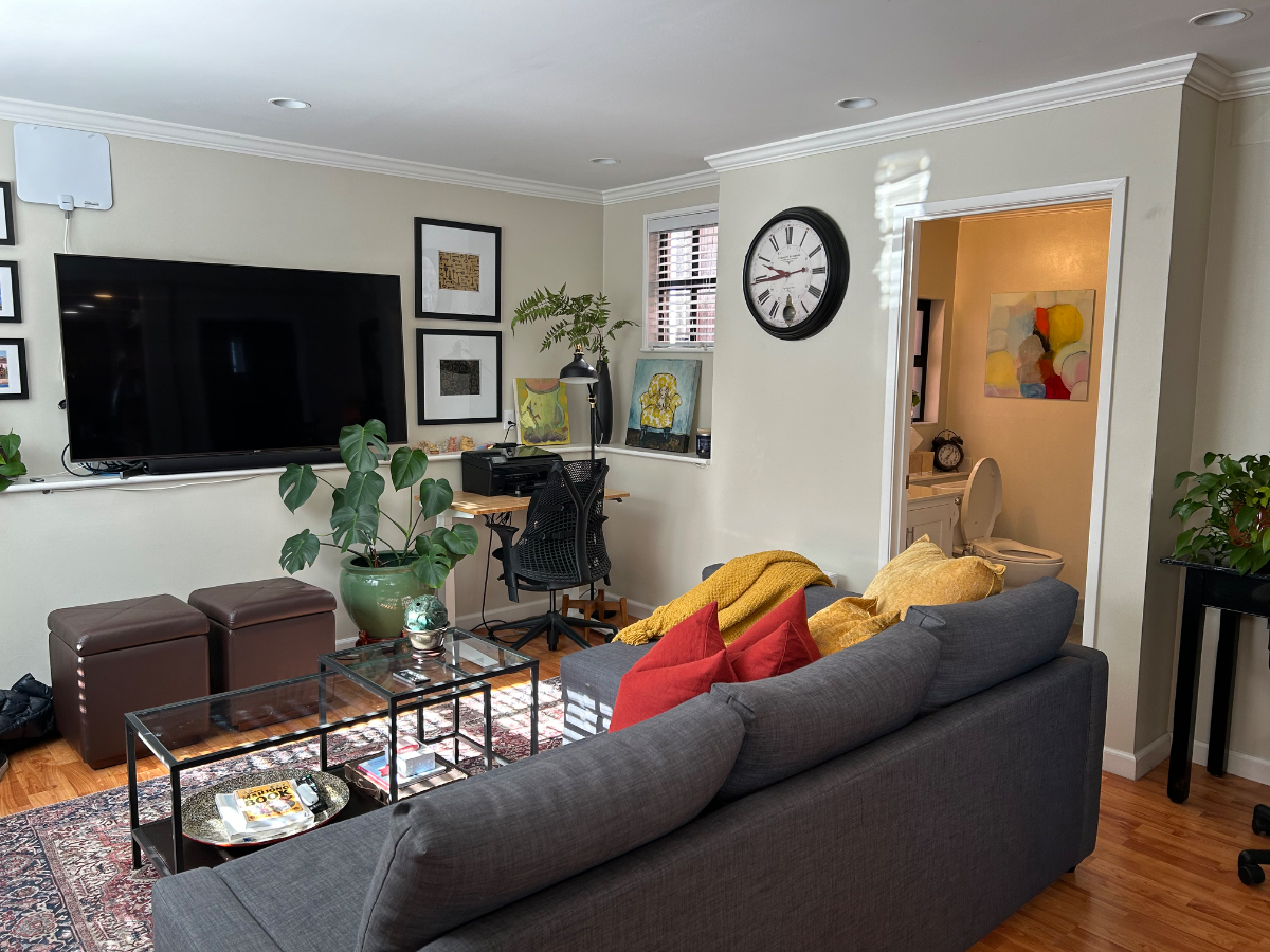 Furnished apartment located in the charming West Portal neighborhood - Photo 5