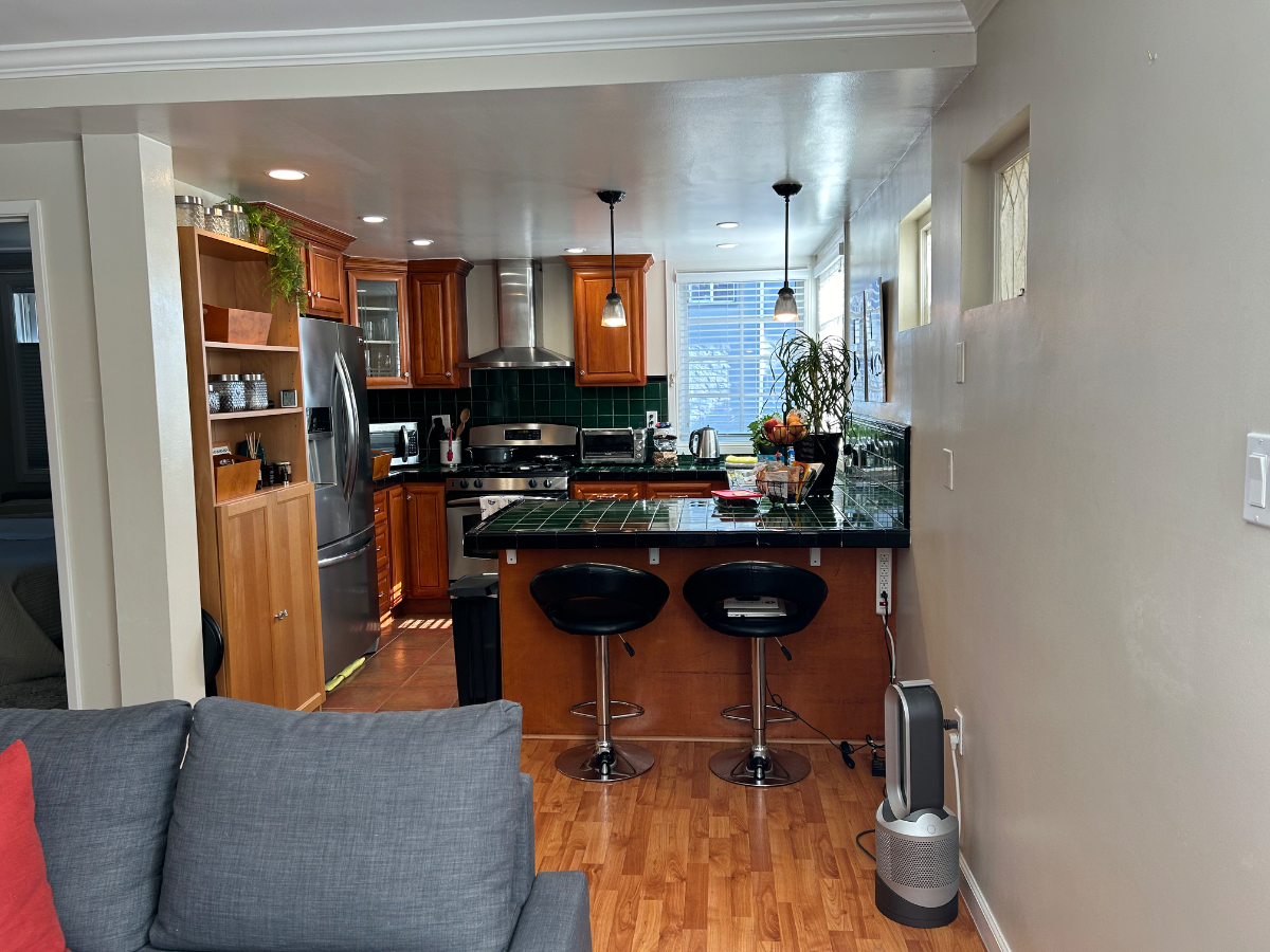 Furnished apartment located in the charming West Portal neighborhood - Photo 6