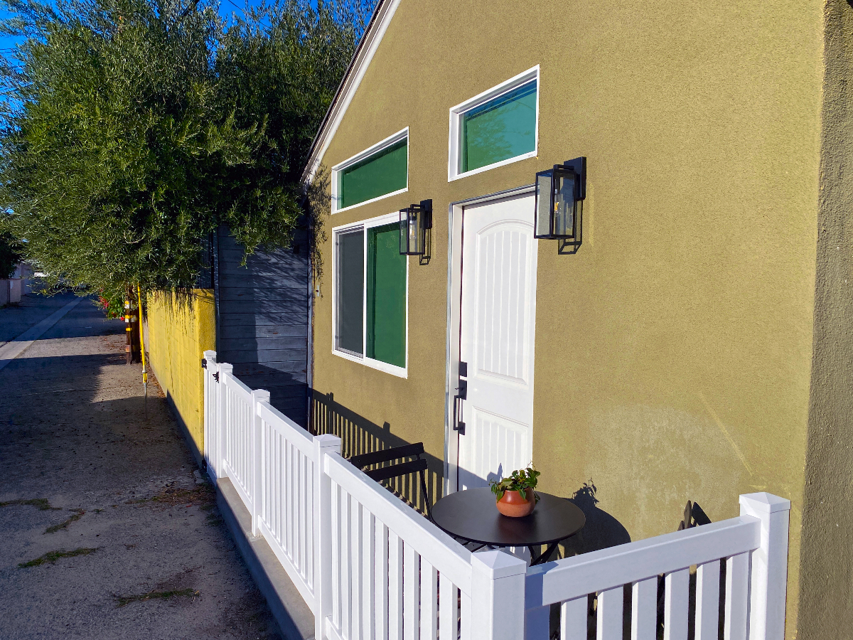 Pet Friendly Studio Near Hospitals and Studios - Photo 4