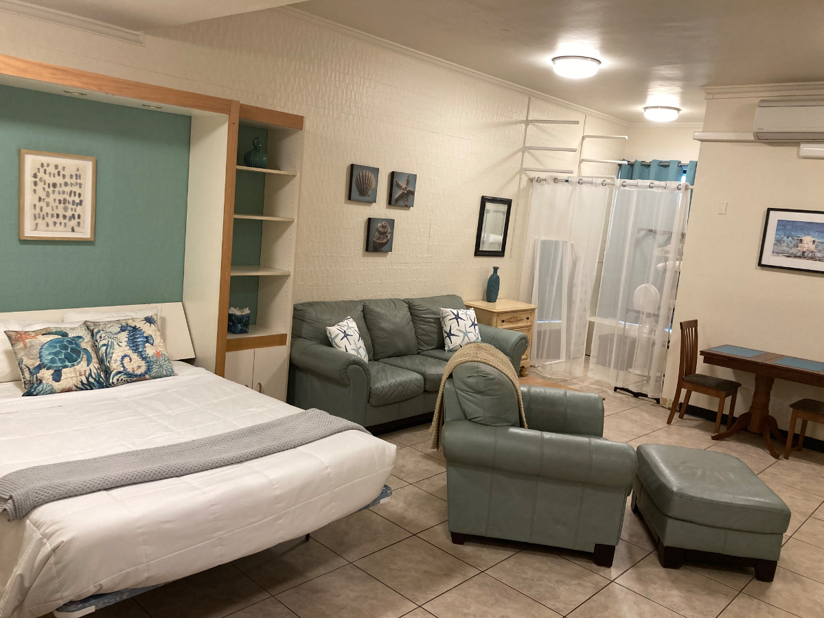 Surf Studio - one block from the beach and Belmont Park - Photo 2