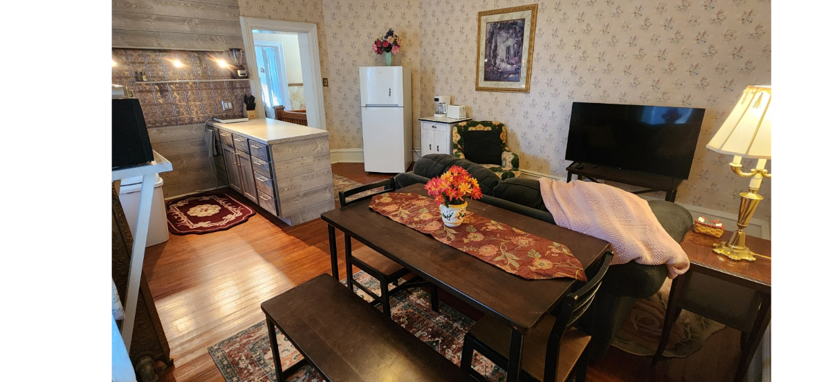 Apartment in Historic 1880s Mansion - Photo 4