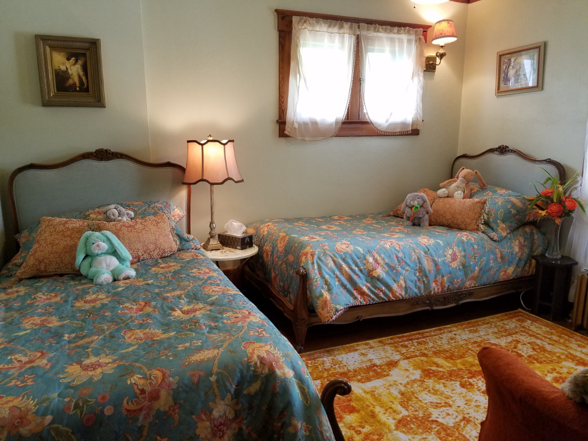 Apartment in Historic 1880s Mansion - Photo 6