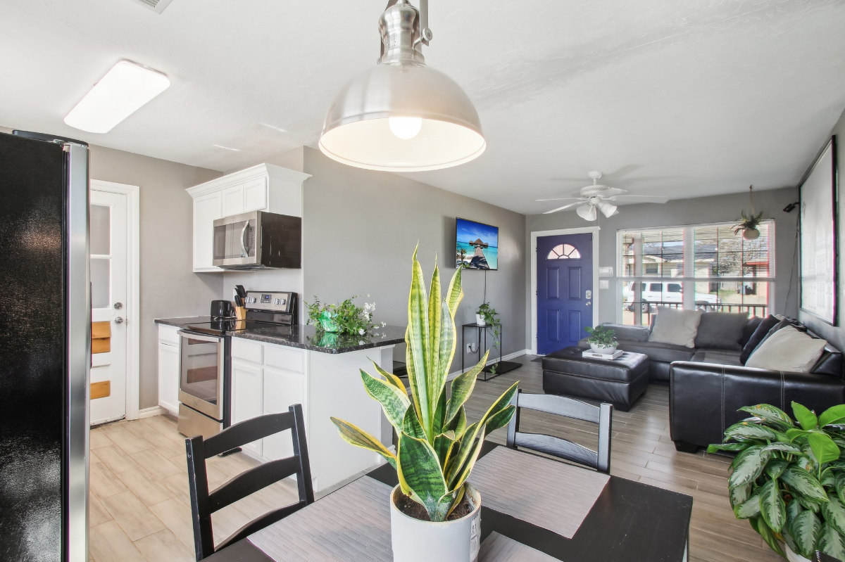 Remodeled 3BR/ 2BA  home in the Heart  of Moore - Photo 9