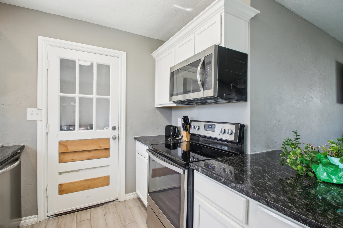 Remodeled 3BR/ 2BA  home in the Heart  of Moore - Photo 11