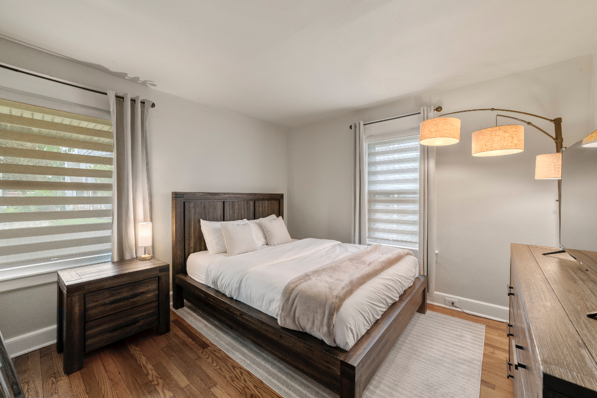 Cozy Private Bedroom with Off Street Parking - Photo 3