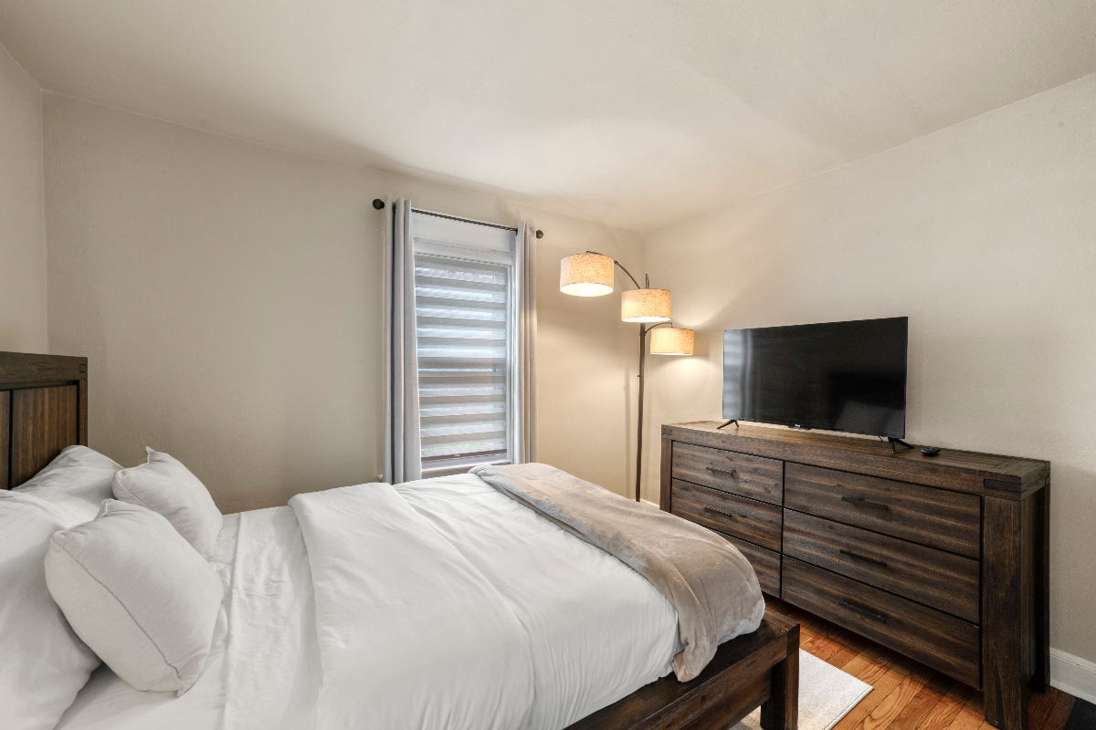Cozy Private Bedroom with Off Street Parking - Photo 4