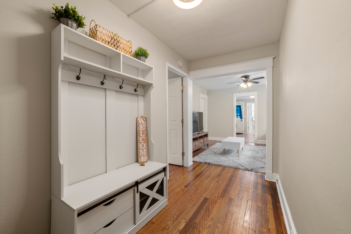 Cozy Private Bedroom with Off Street Parking - Photo 2