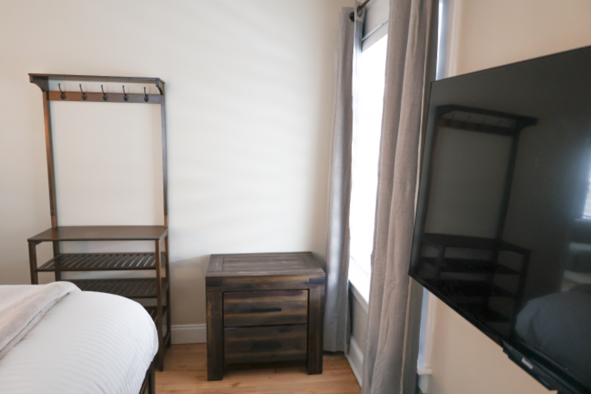 Cozy Private Bedroom with Off Street Parking - Photo 5
