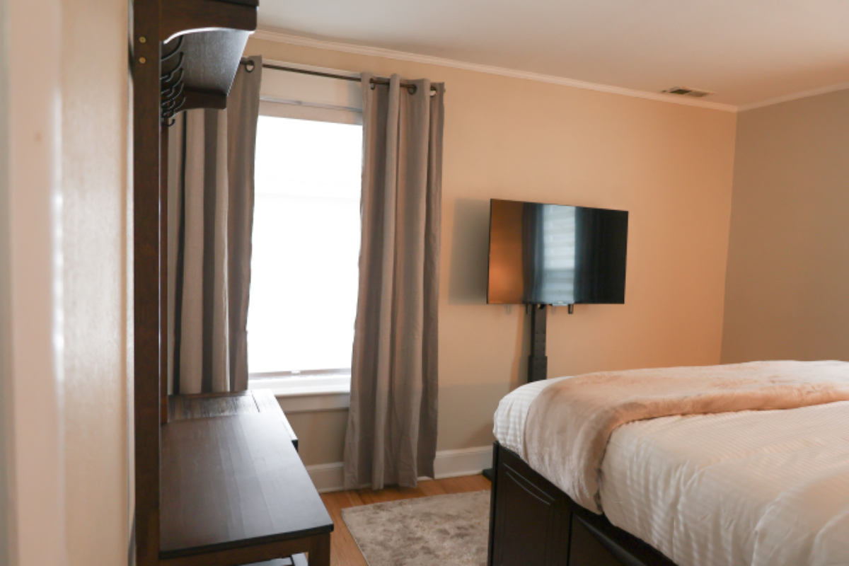 Cozy Private Bedroom with Off Street Parking - Photo 7