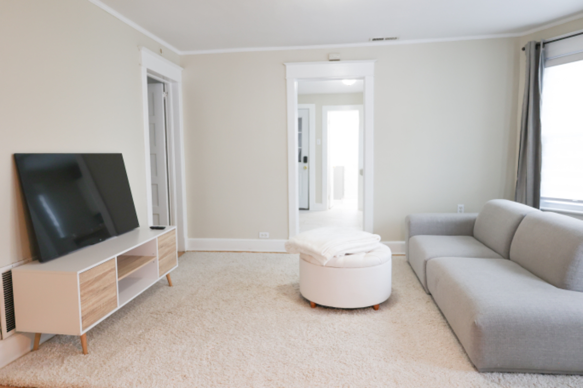Cozy Private Bedroom with Off Street Parking - Photo 3