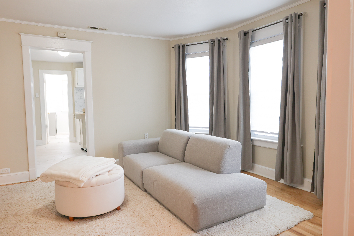 Cozy Private Bedroom with Off Street Parking - Photo 2