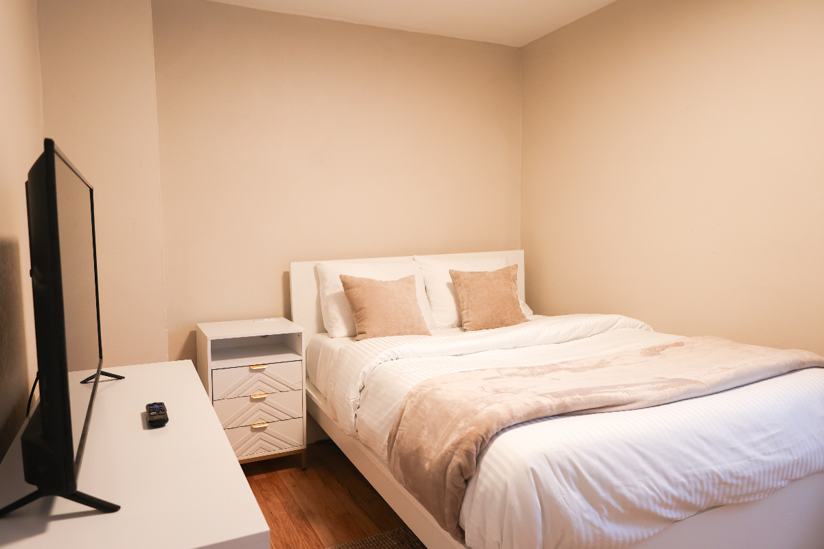 Cozy Private Bedroom with Off Street Parking - Photo 4