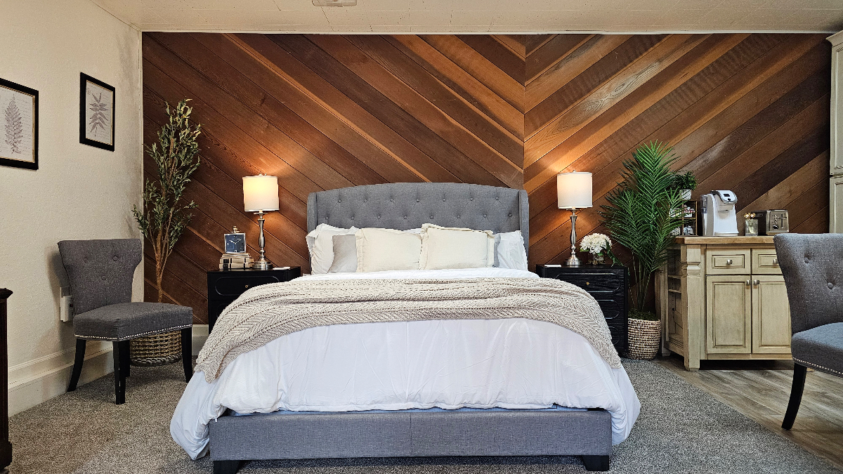 Cozy Private Suite with Separate Garage Entrance + Gym - Photo 1