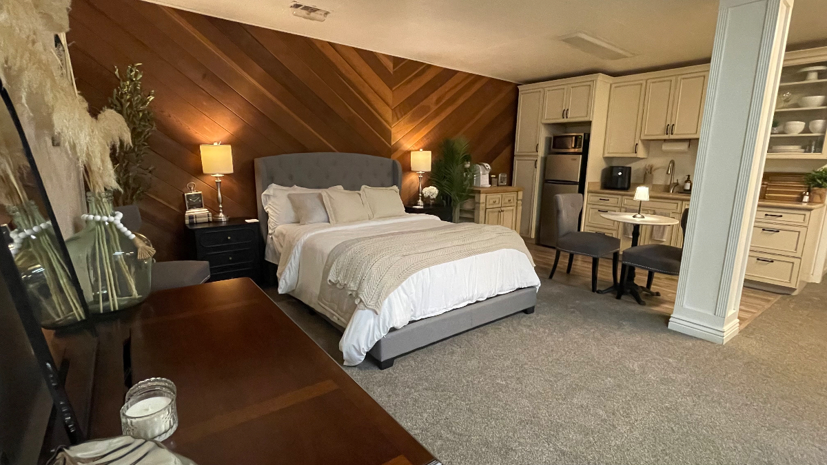 Cozy Private Suite with Separate Garage Entrance + Gym - Photo 3