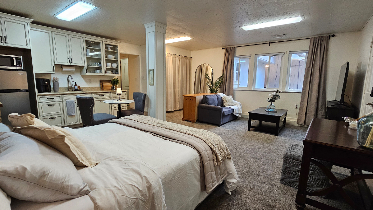 Cozy Private Suite with Separate Garage Entrance + Gym - Photo 4