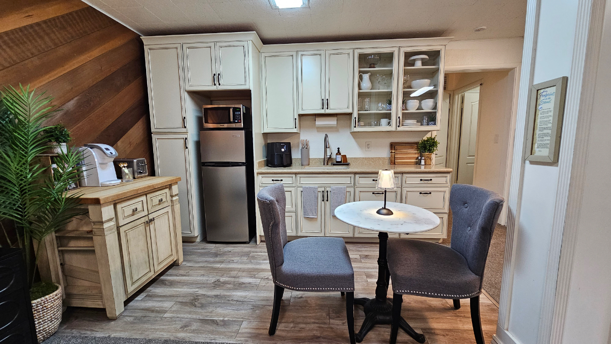 Cozy Private Suite with Separate Garage Entrance + Gym - Photo 5