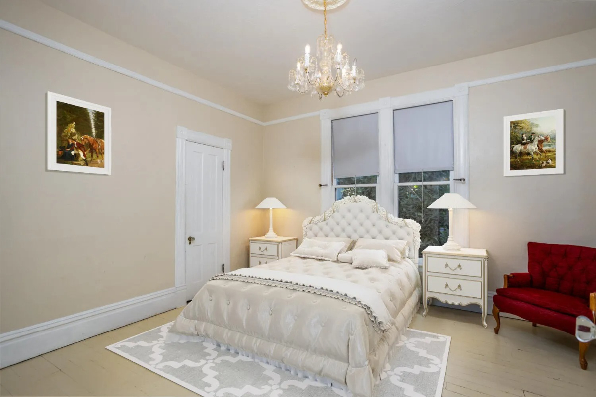 Urban Retreat - Sleek Private Rooms with Premium Amenities Near Downtown Roseburg Room 1