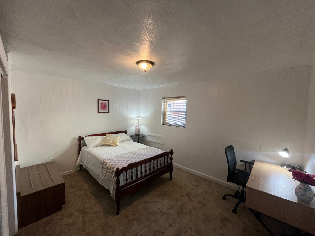 Cave Springs Charm - Cozy Bedroom