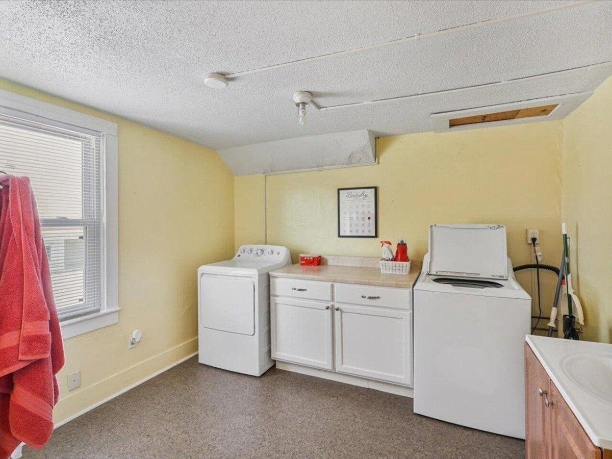 Cozy 1 BR Walk to Church St, Lake Champlain & Hospital - Photo 12