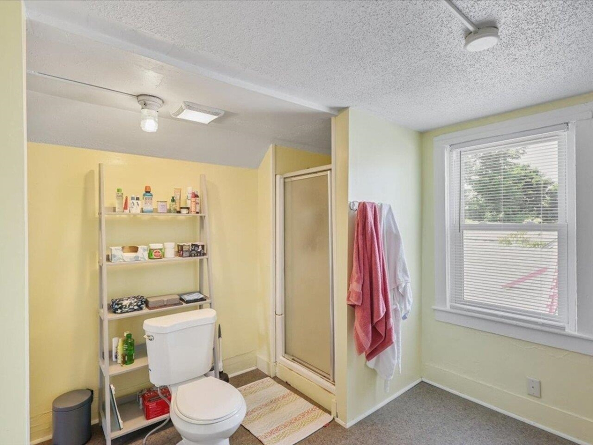 Cozy 1 BR Walk to Church St, Lake Champlain & Hospital - Photo 11