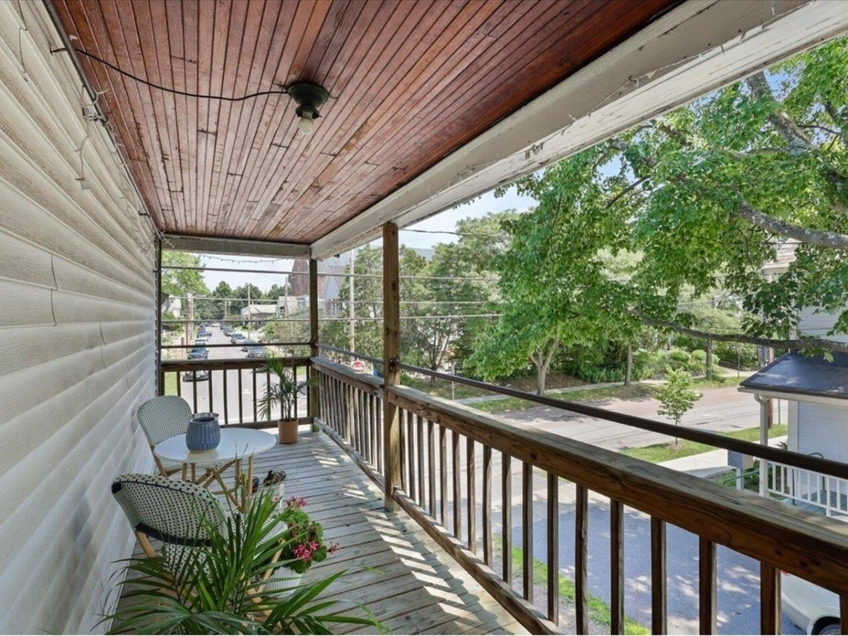 Cozy 1 BR Walk to Church St, Lake Champlain & Hospital - Photo 1