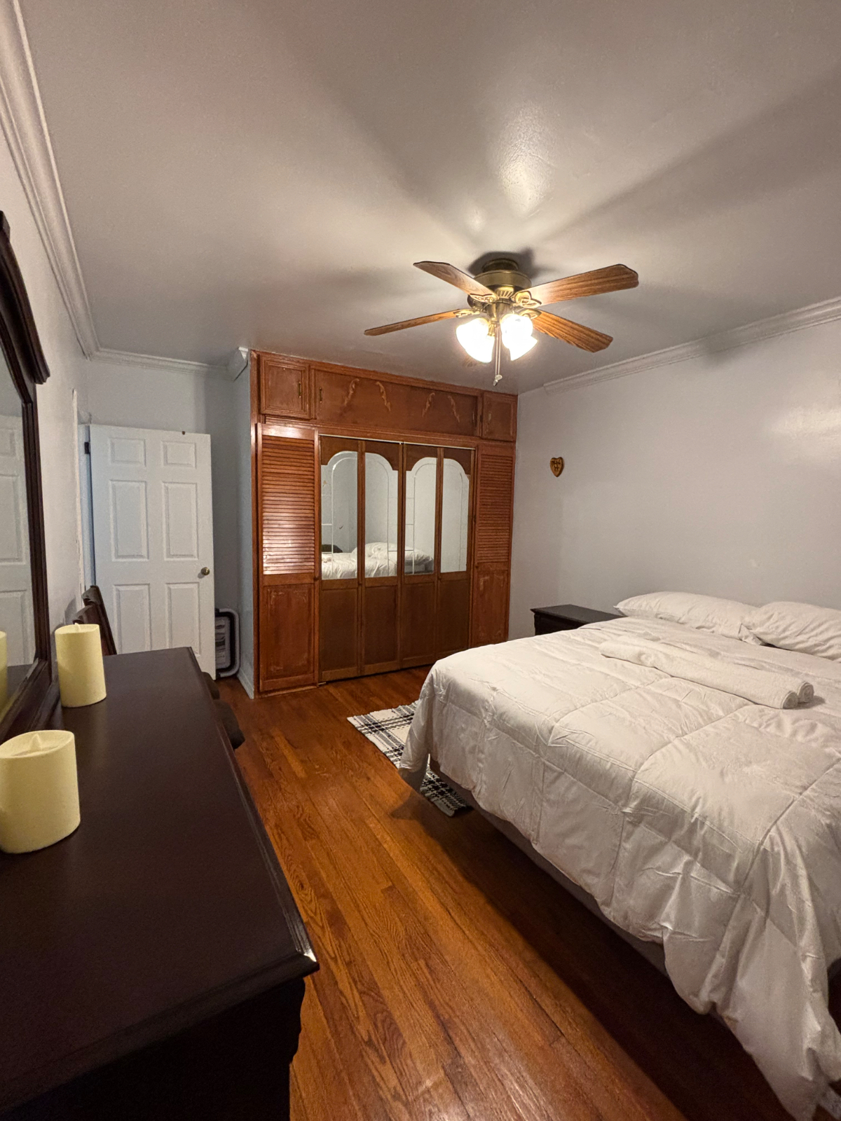 Clean and spacious 2 bedroom with modern kitchrb and lounge, dryer and washer in the unit. Free WIFI - Photo 3