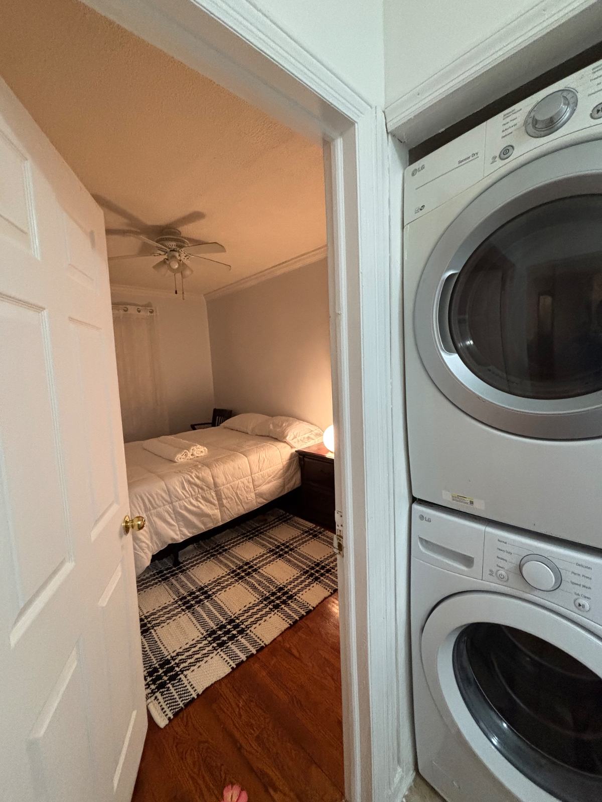 Clean and spacious 2 bedroom with modern kitchrb and lounge, dryer and washer in the unit. Free WIFI - Photo 2