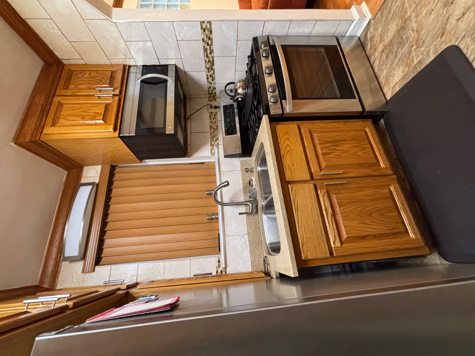 Clean and spacious 2 bedroom with modern kitchrb and lounge, dryer and washer in the unit. Free WIFI - Photo 11