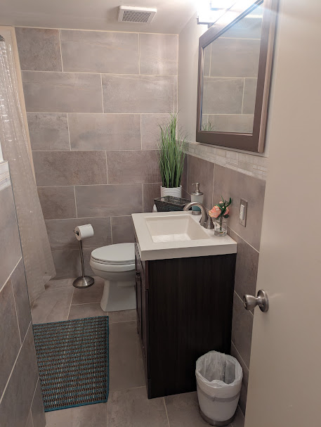 Cozy Room with Private Bathroom and Modern Amenities In Central Location - Photo 5