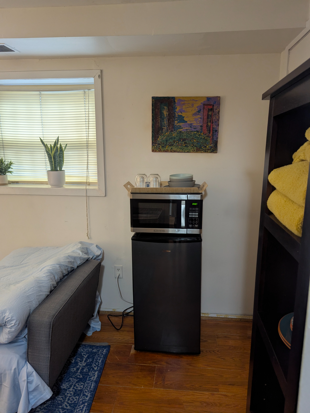 Cozy Room with Private Bathroom and Modern Amenities In Central Location - Photo 4
