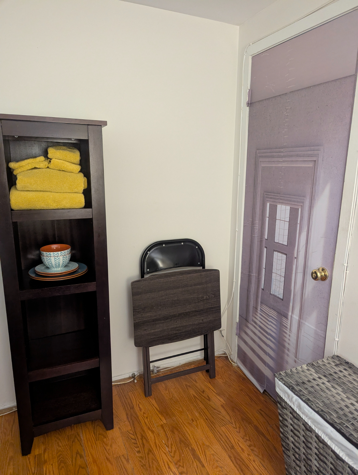 Cozy Room with Private Bathroom and Modern Amenities In Central Location - Photo 7
