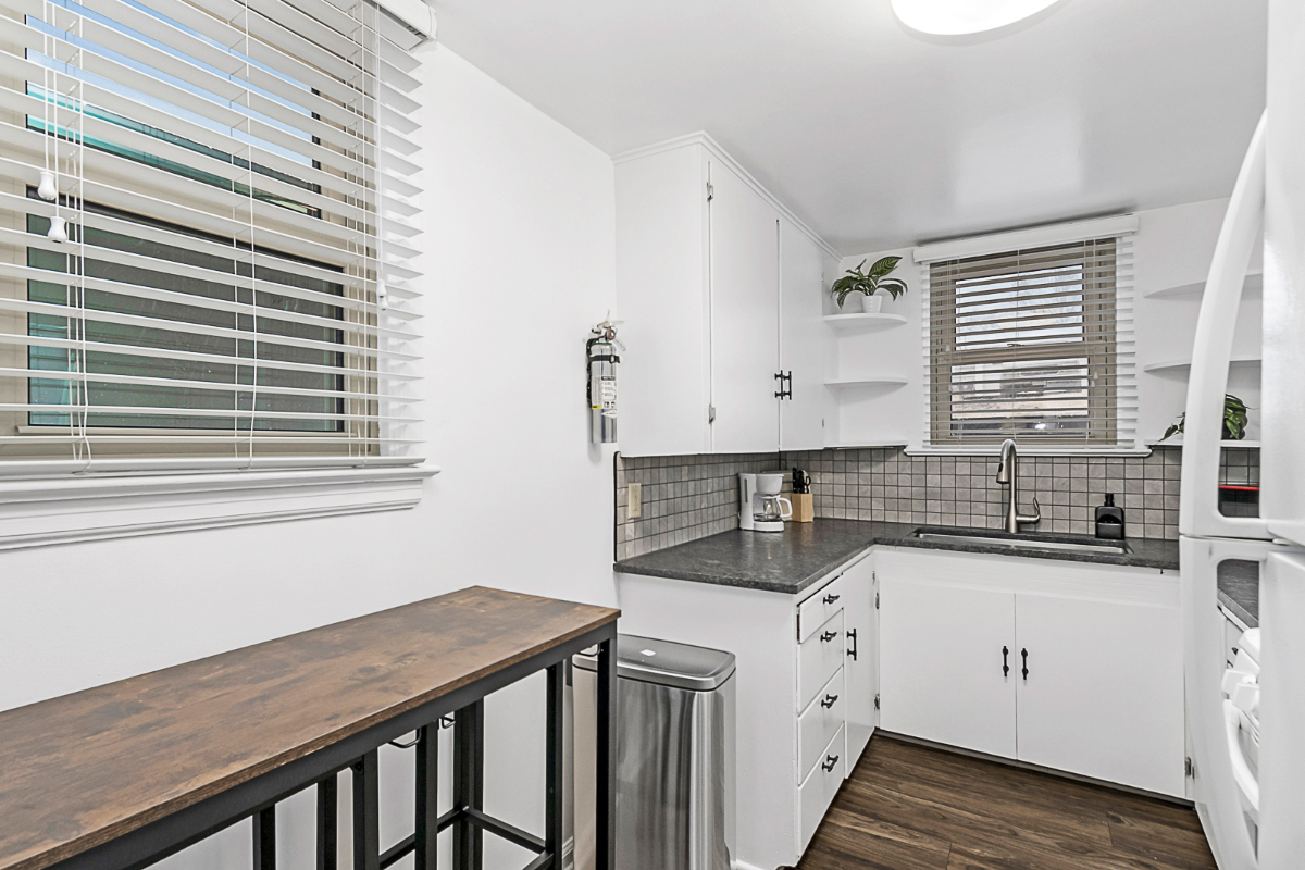 Modern Hassle free living in the Avenues - Photo 9