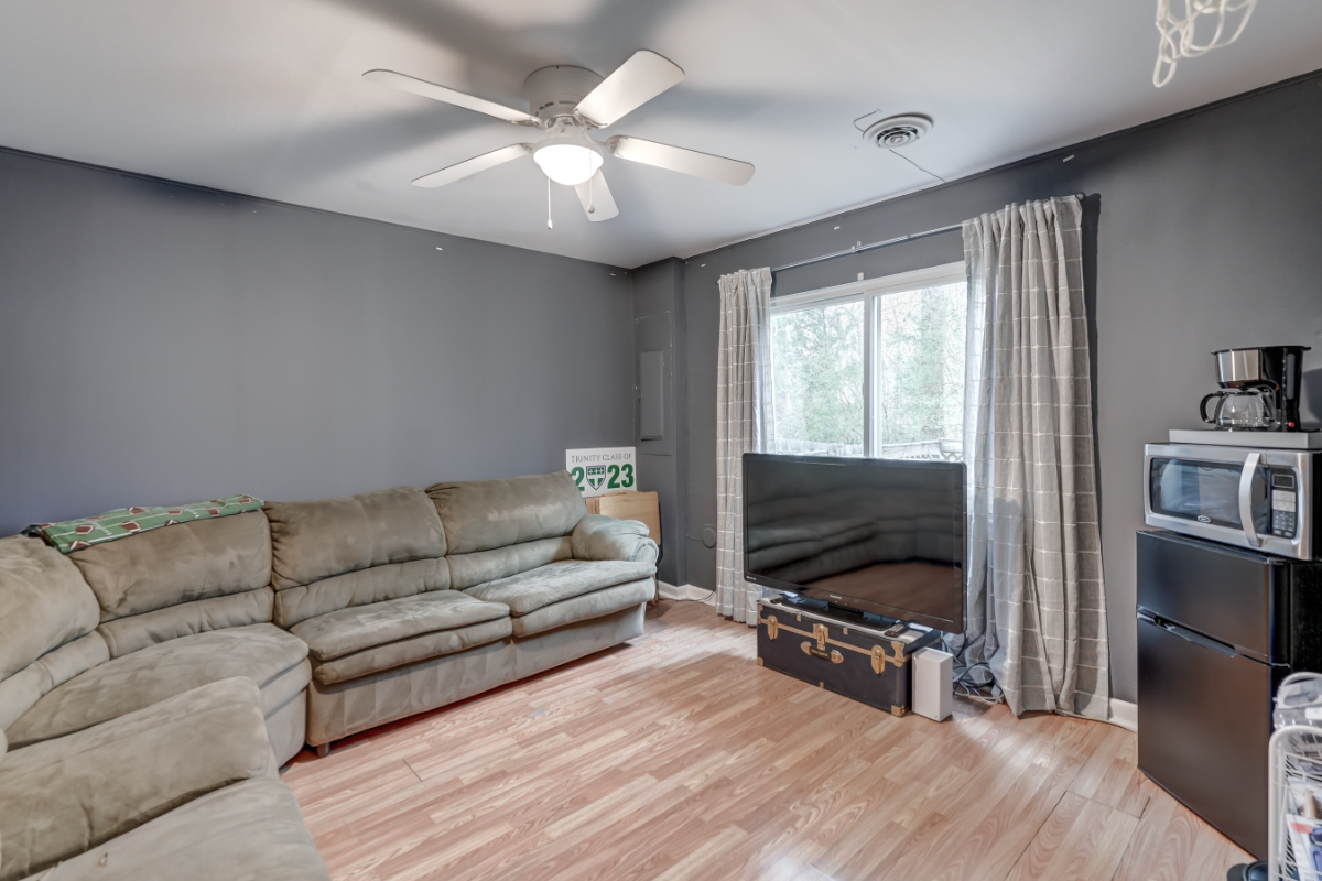 Charming 1-Bedroom Basement Apartment with Modern Amenities
